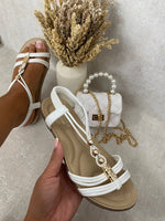 Load image into Gallery viewer, Decorative Pearl Strappy Flat Sandals
