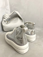 Load image into Gallery viewer, Kid&#39;s High Top Lace Up Heart Detailed Trainers
