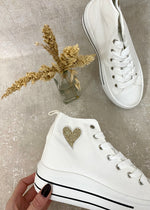 Load image into Gallery viewer, Kid&#39;s High Top Lace Up Heart Detailed Trainers
