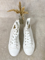 Load image into Gallery viewer, Kid&#39;s High Top Lace Up Heart Detailed Trainers
