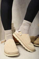 Load image into Gallery viewer, Faux Fur Slingback Closed Toe Clogs
