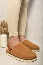 Load image into Gallery viewer, Faux Fur Slingback Closed Toe Clogs
