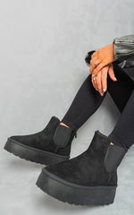 Load image into Gallery viewer, Fluffy Platform Sole Chelsea Faux Fur Lined Ankle Boots
