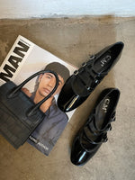 Load image into Gallery viewer, Strappy Buckle Detail Flat Shoes
