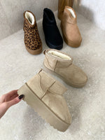 Load image into Gallery viewer, Kid&#39;s Aztec Detail Low Ankle Platform Slipper Boots
