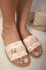 Load image into Gallery viewer, Open Toe Printed Flat Sandals
