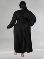 Load image into Gallery viewer, Curve Pleated Round Neck Long Sleeve Dress
