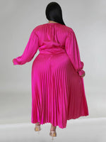 Load image into Gallery viewer, Curve Pleated Round Neck Long Sleeve Dress
